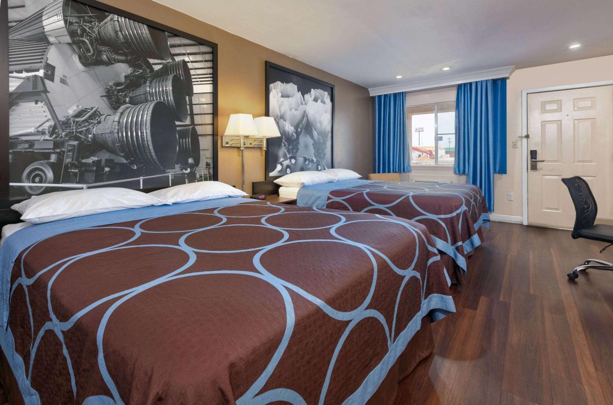 Super 8 By Wyndham Vernon Exterior photo