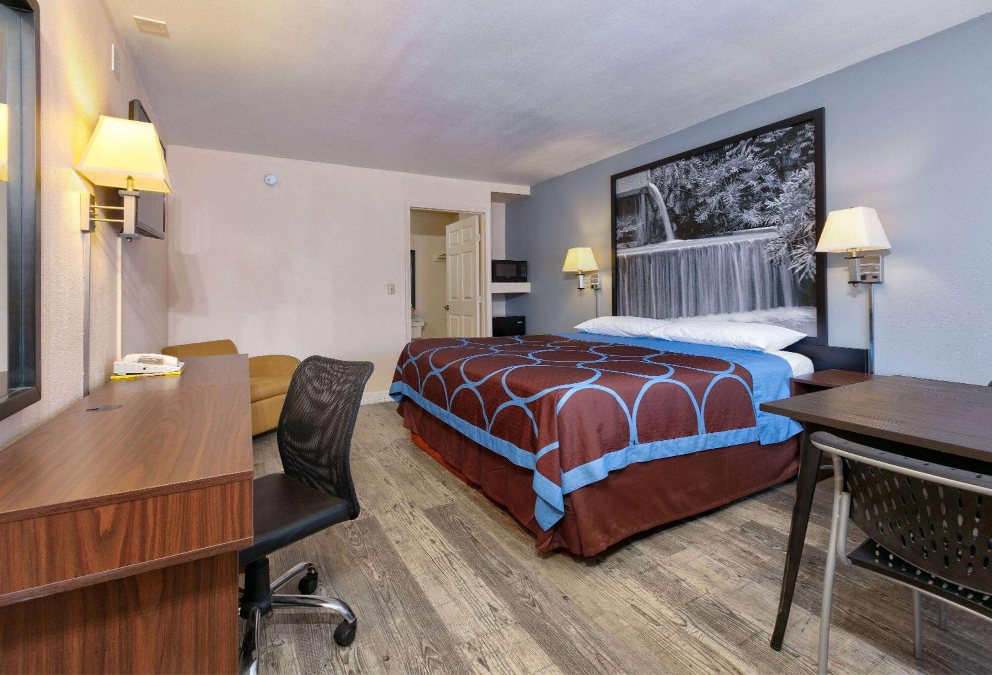 Super 8 By Wyndham Vernon Exterior photo