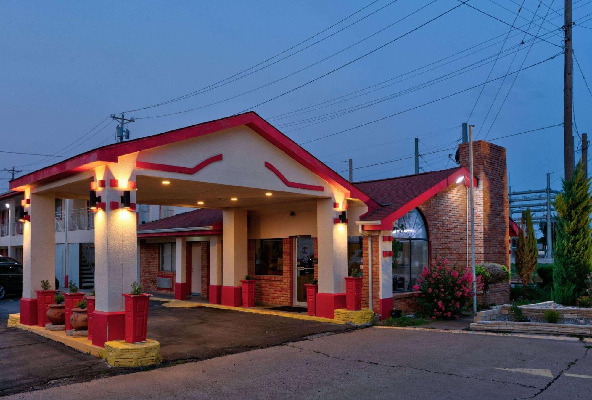 Super 8 By Wyndham Vernon Exterior photo